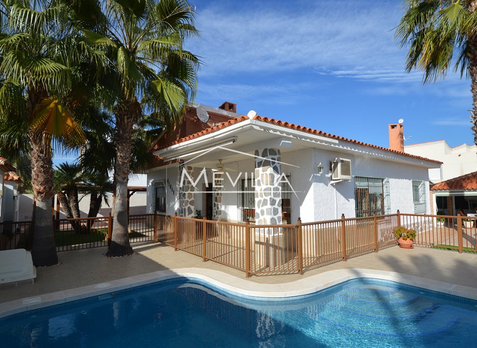 A MODERN STYLE VILLA IN CABO ROIG FOR SALE