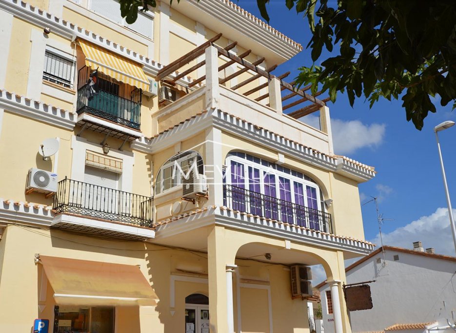 Apartment with sea views for sale in Torre de la Horadada.
