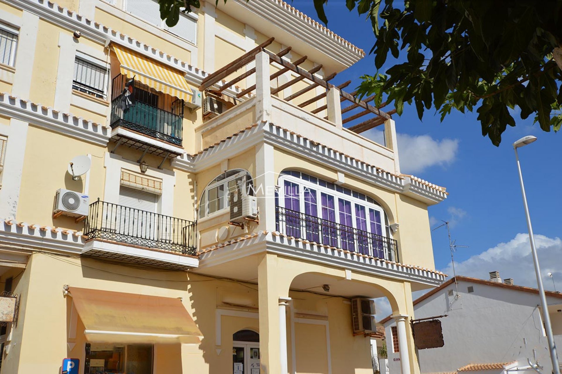 Apartment with sea views for sale in Torre de la Horadada.