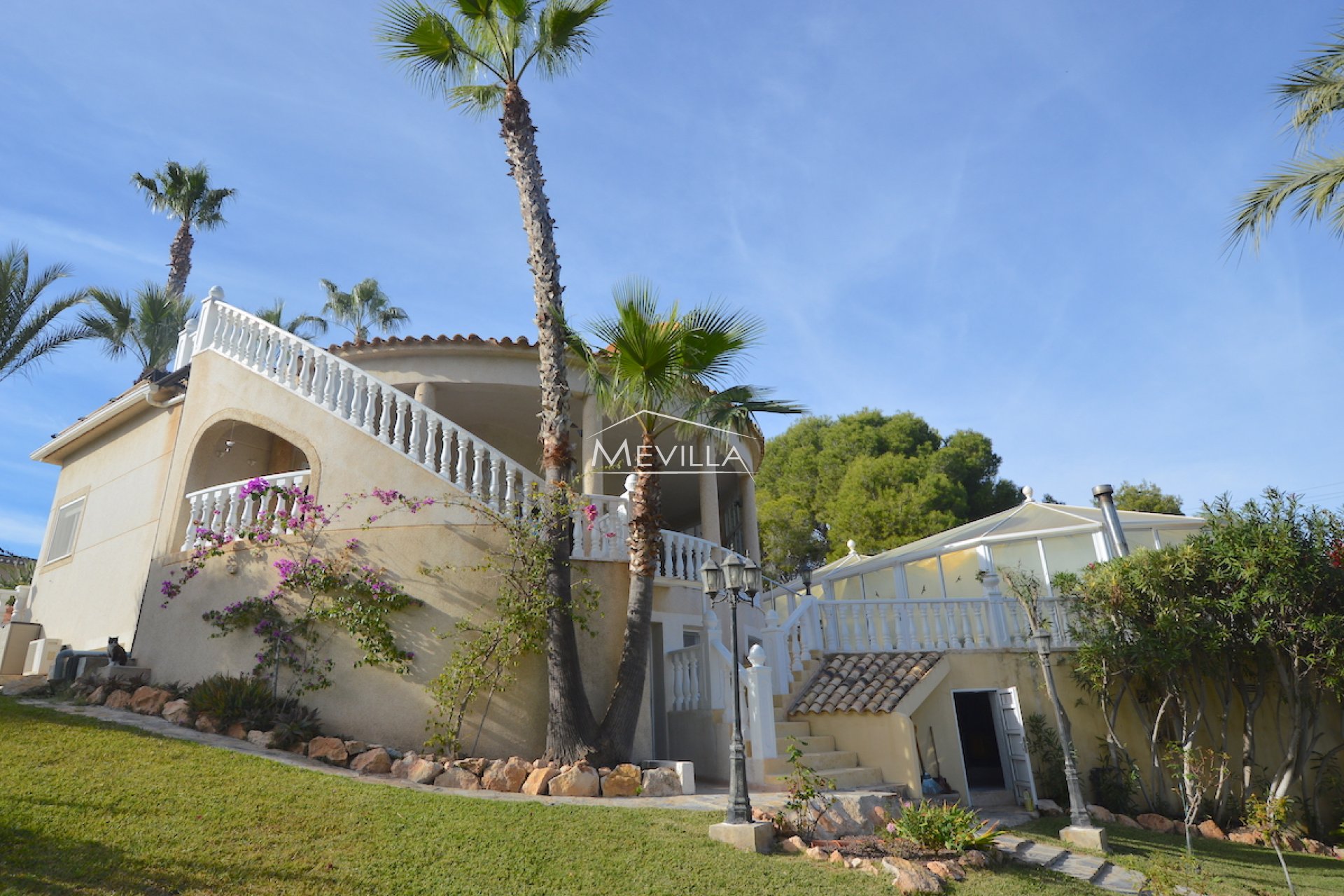 INDEPENDENT VILLA WITH POOL FOR SALE IN CAMPOAMOR