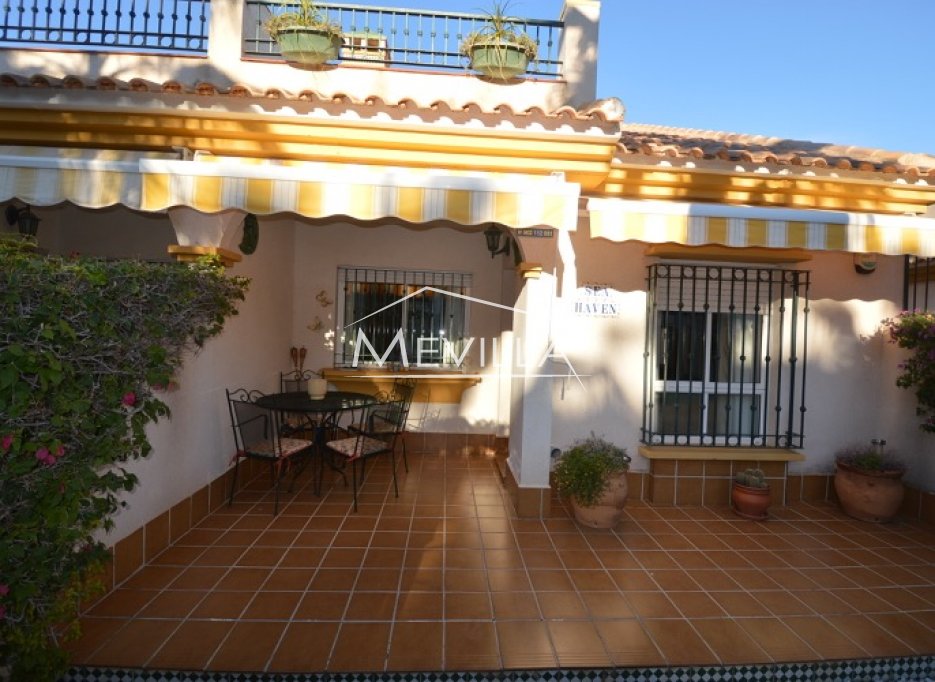 Townhouse in perfect and quiet location, 100 m from the sea and 100 m from bars, restaurants and all other amenities in Cabo Roig / Campoamor for sale