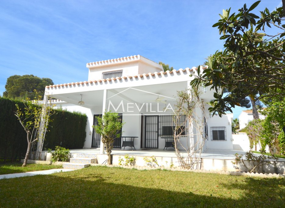 TOWNHOUSE WITH LARGE PLOT FOR SALE IN CAMPOAMOR