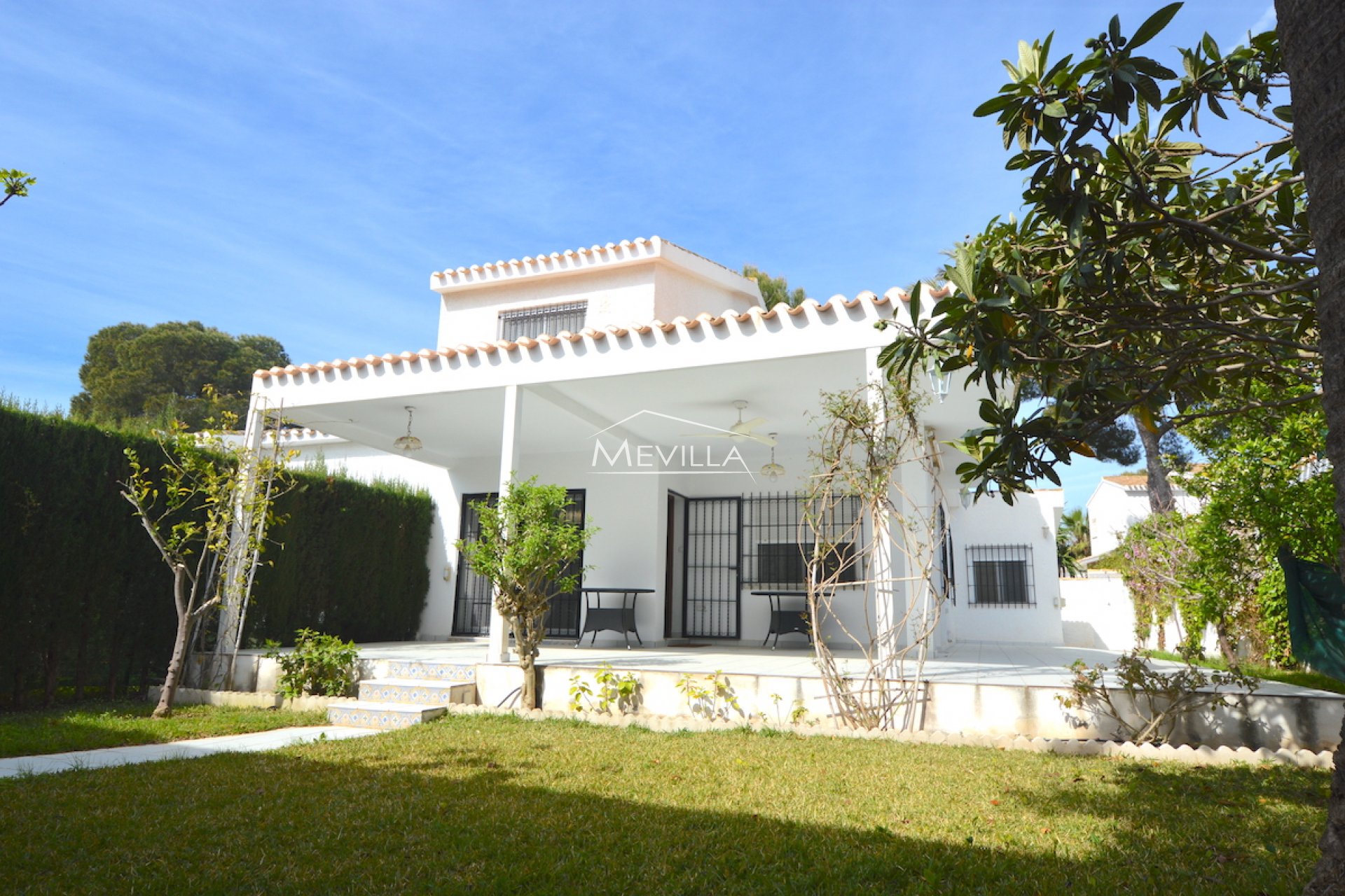 TOWNHOUSE WITH LARGE PLOT FOR SALE IN CAMPOAMOR