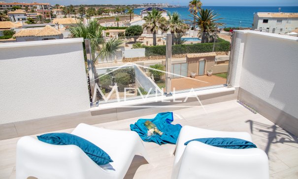 Villa med fantastisk havutsikt i Playa Flamenca til salgs
