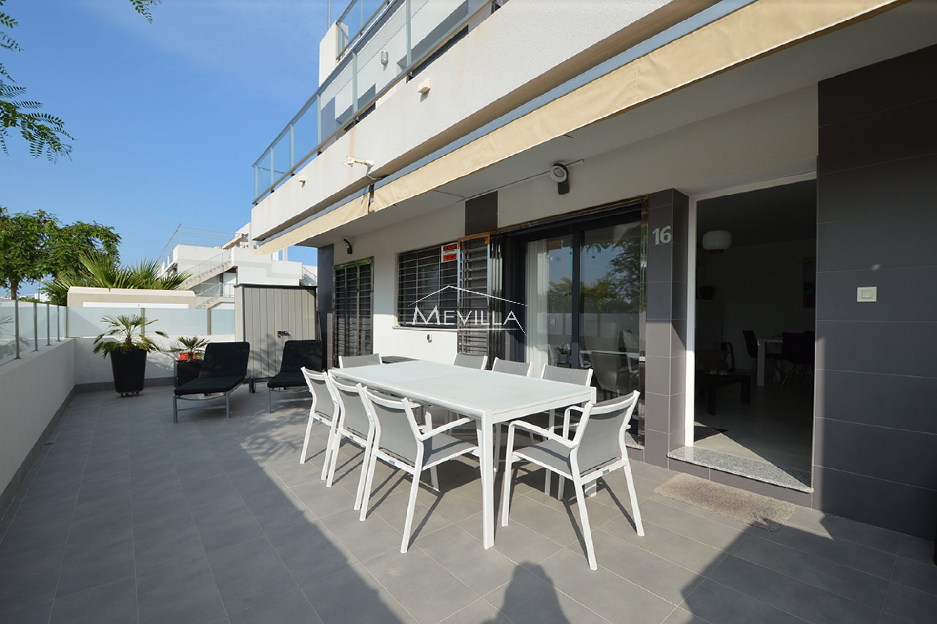 Første etasje leilighet med stor terrasse i Torre de la Horadada til salgs.