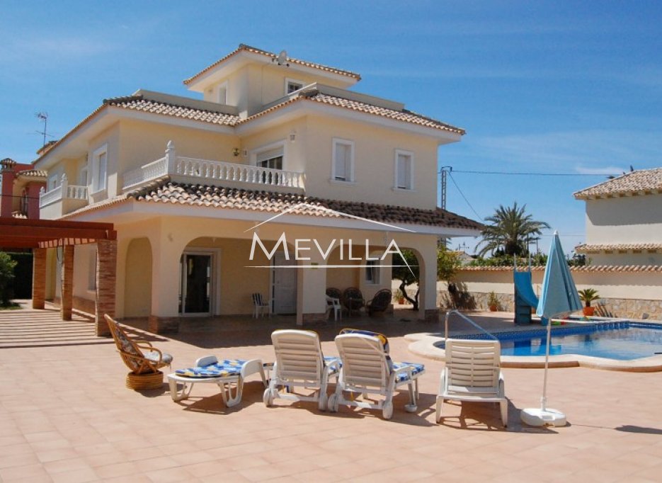 Grosse Villa mit 6 Schlafzimmern in Cabo Roig zu verkaufen