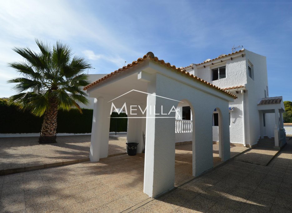 LOVELY AND SPACIOUS VILLA IN LA ZENIA LOVELY AND SPACIOUS VILLA IN LA ZENIA