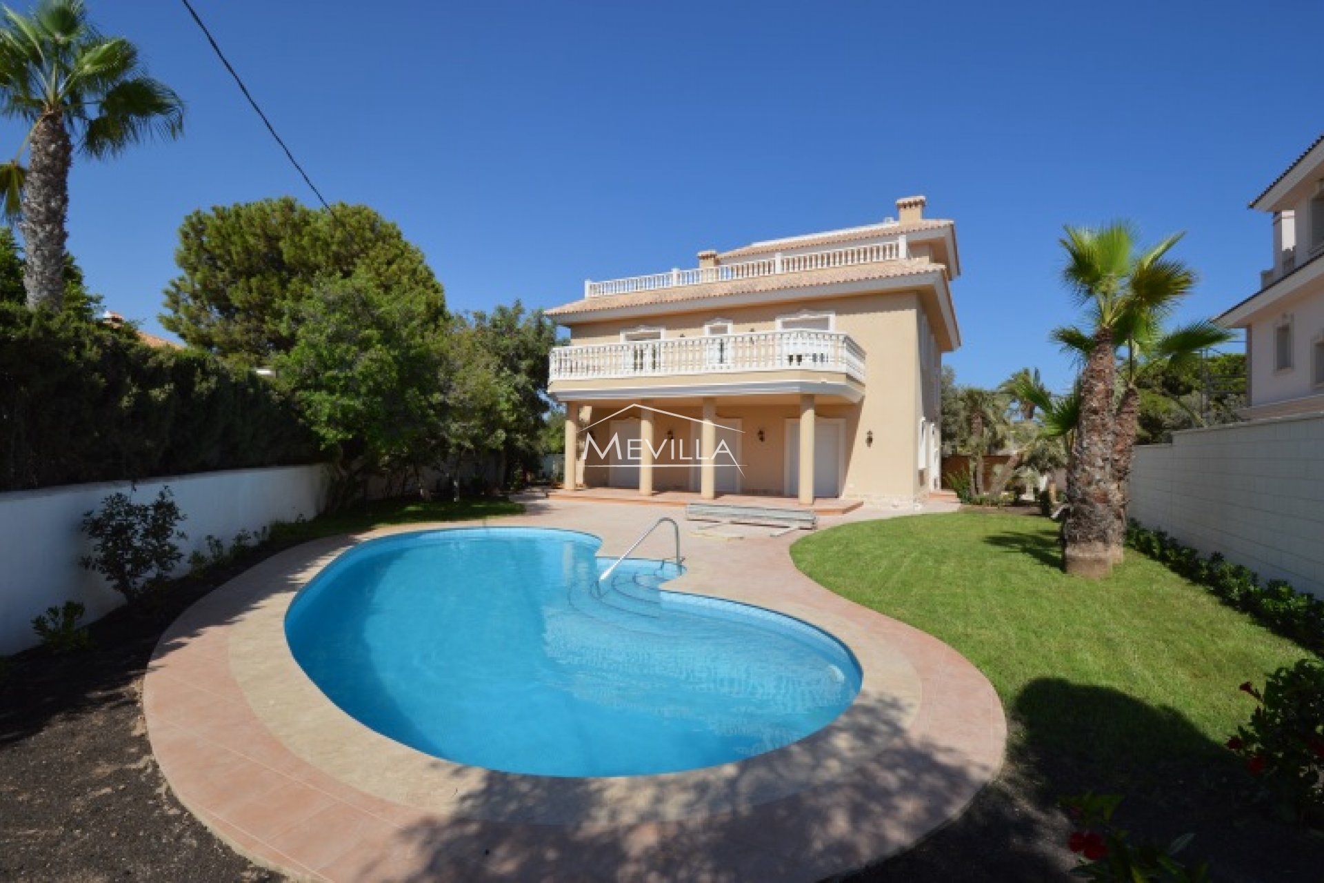 Neubau Villa in Cabo Roig zu verkaufen