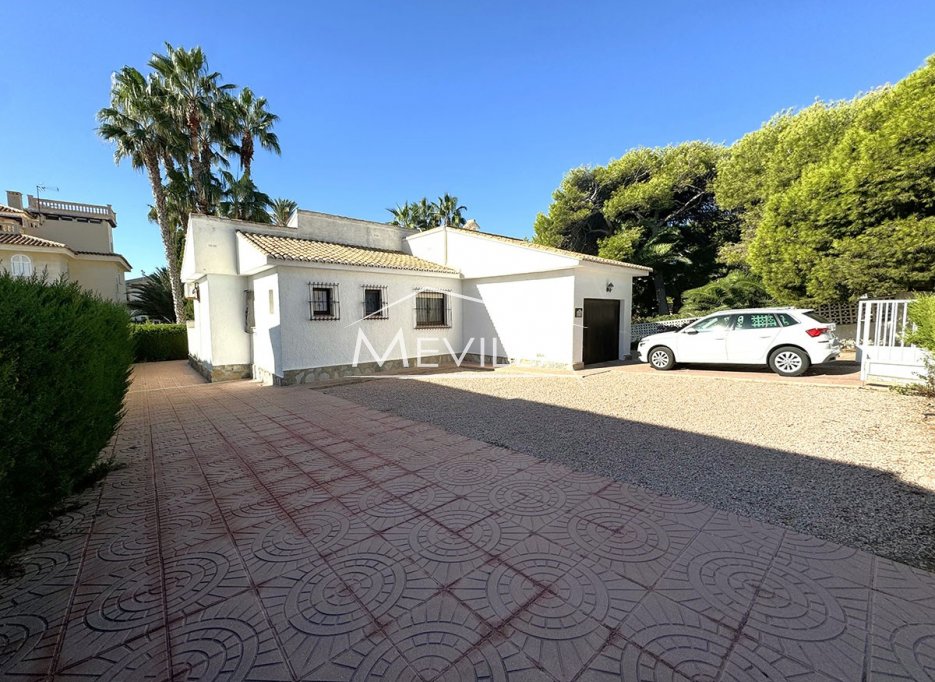 Resales - Villa - Orihuela Costa - La Zenia