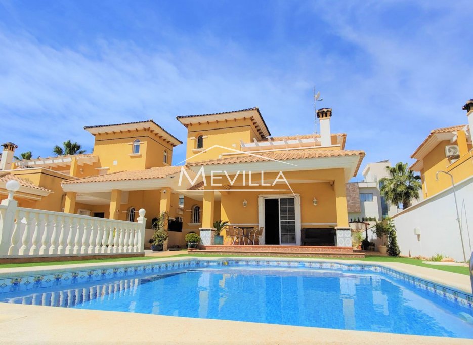 Resales - Villa - Orihuela Costa - La Zenia