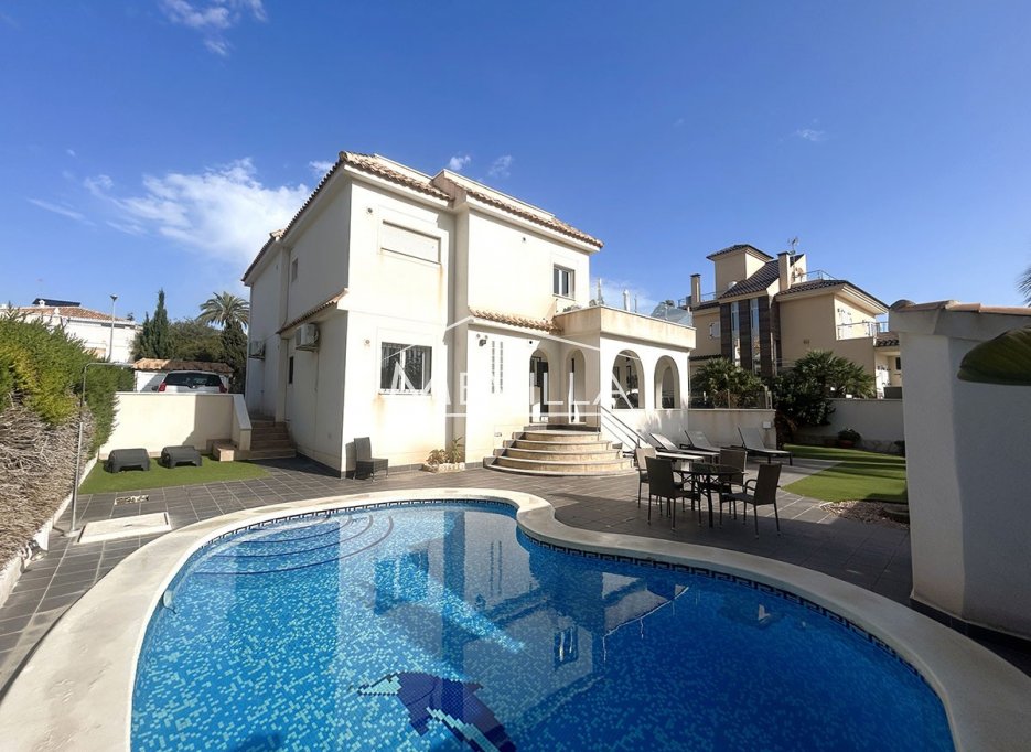 Resales - Villa - Orihuela Costa - La Zenia