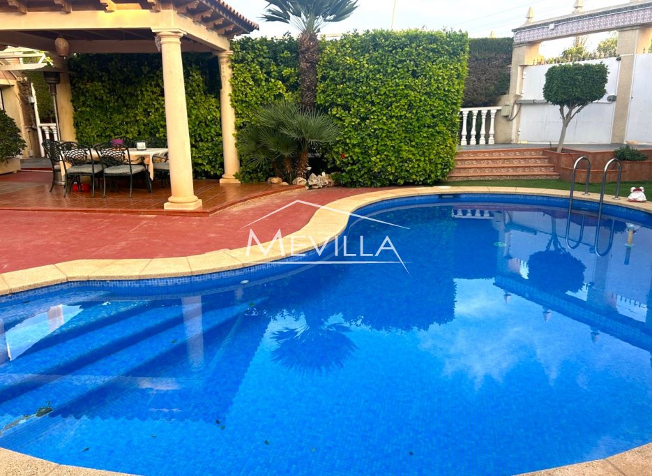 Resales - Villa - Torrevieja - Los Balcones