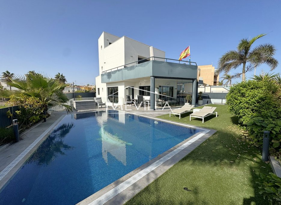 Resales - Villa - Torrevieja