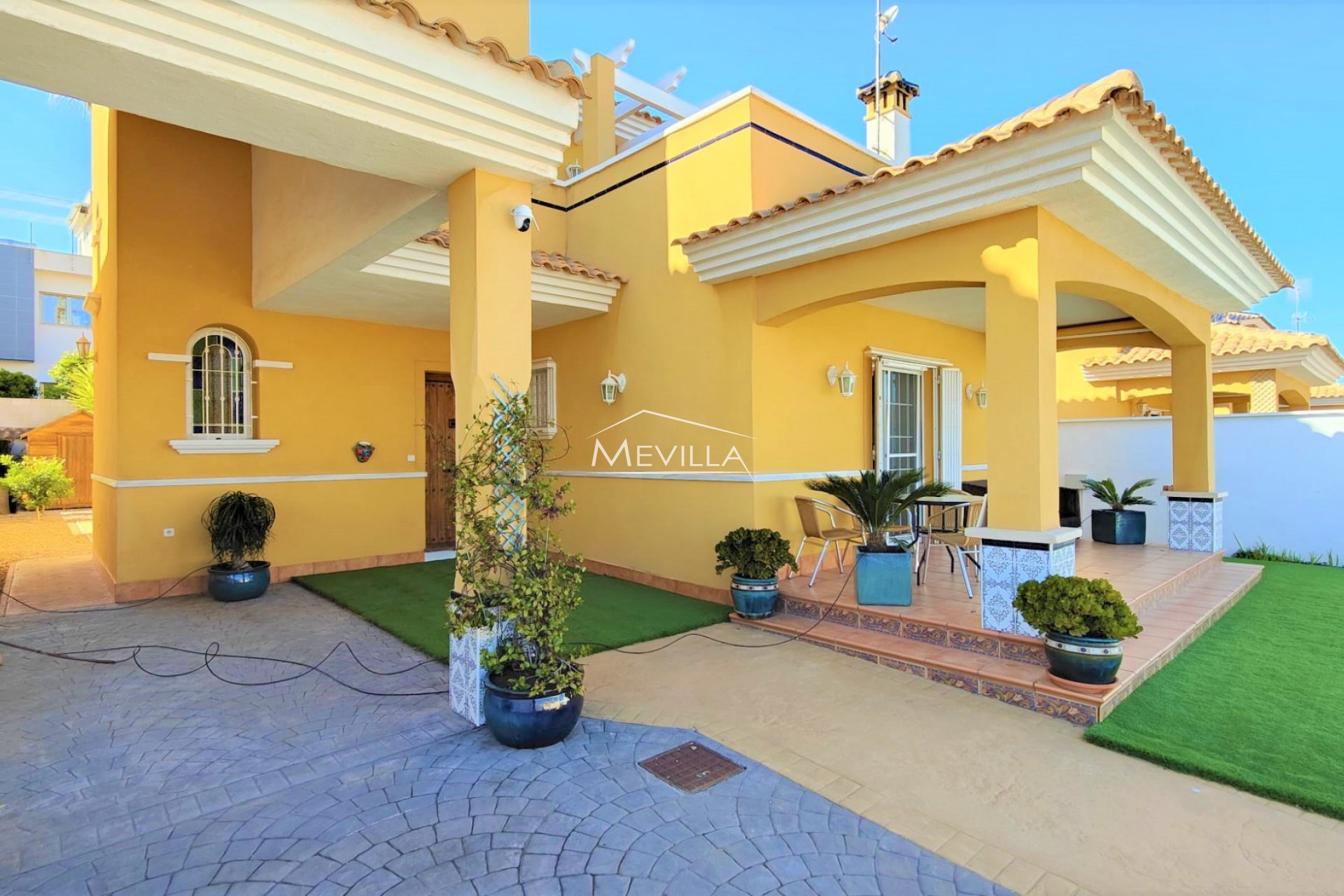 Reventas - Chalet / Villa - Orihuela Costa - La Zenia