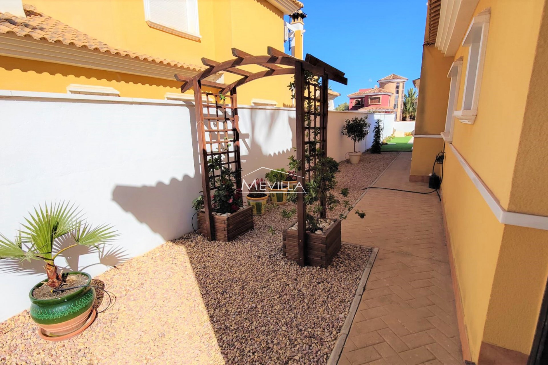 Reventas - Chalet / Villa - Orihuela Costa - La Zenia