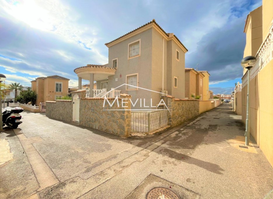 Reventas - Chalet / Villa - Orihuela Costa - Playa Flamenca