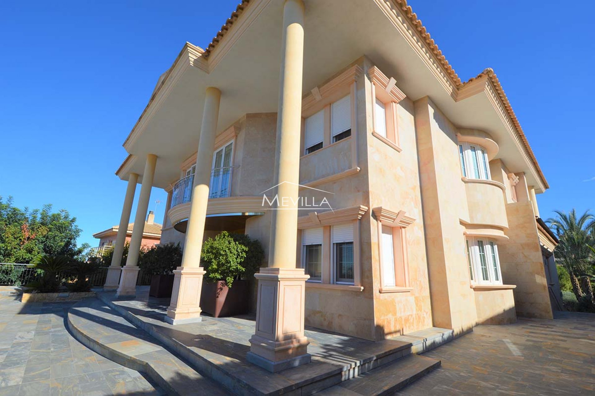 Reventas - Chalet / Villa - San Miguel de Salinas