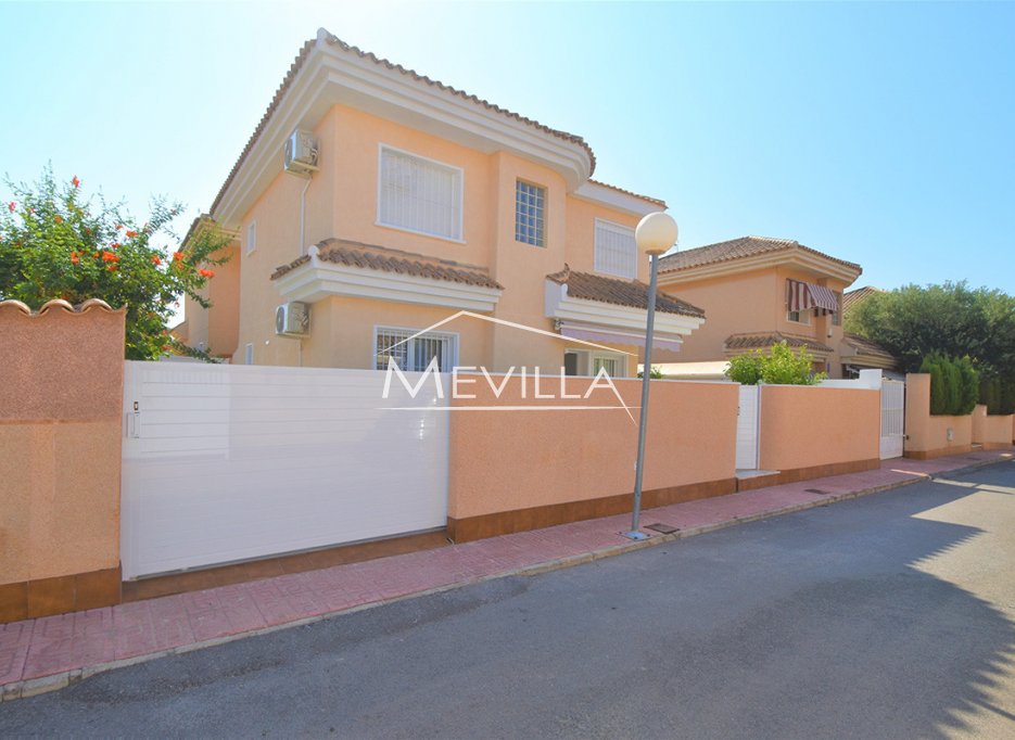 Reventas - Chalet / Villa - Torrevieja - Los Altos