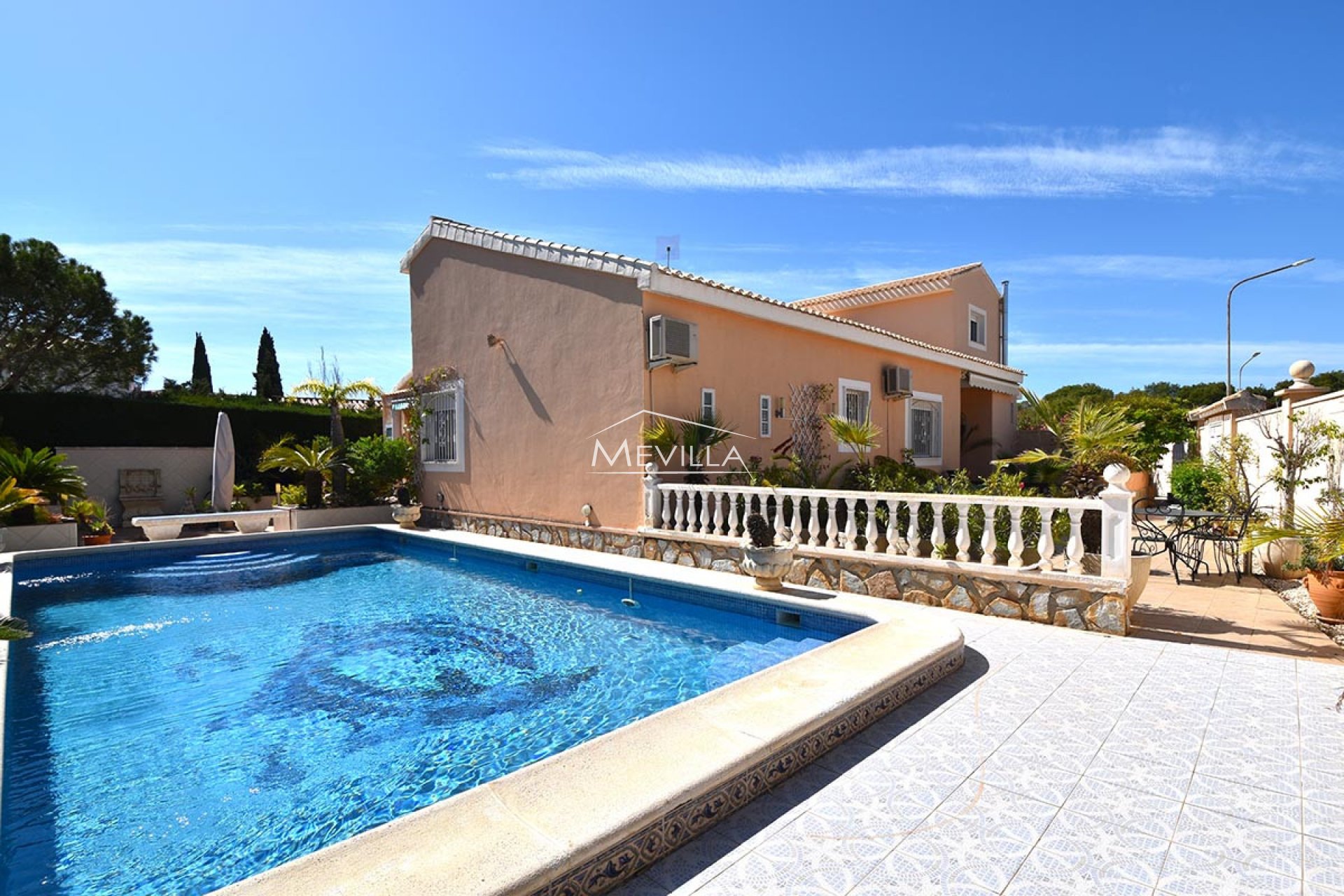 Salg (Resales) - Villa - Orihuela Costa - Campoamor