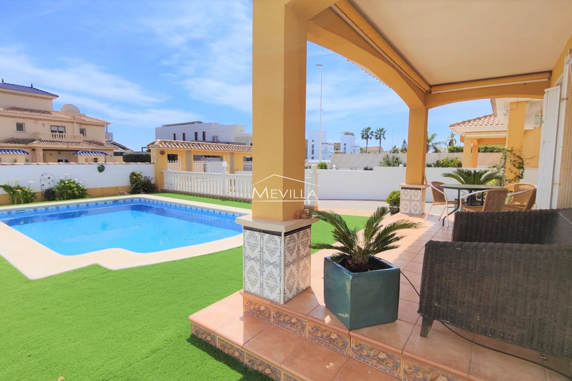 Salg (Resales) - Villa - Orihuela Costa - La Zenia