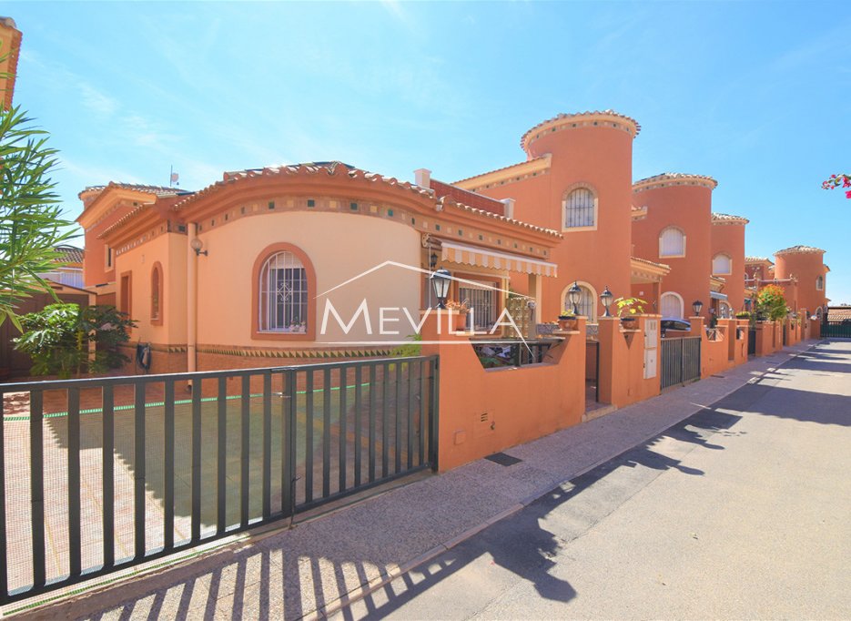 Salg (Resales) - Villa - Orihuela Costa - Playa Flamenca