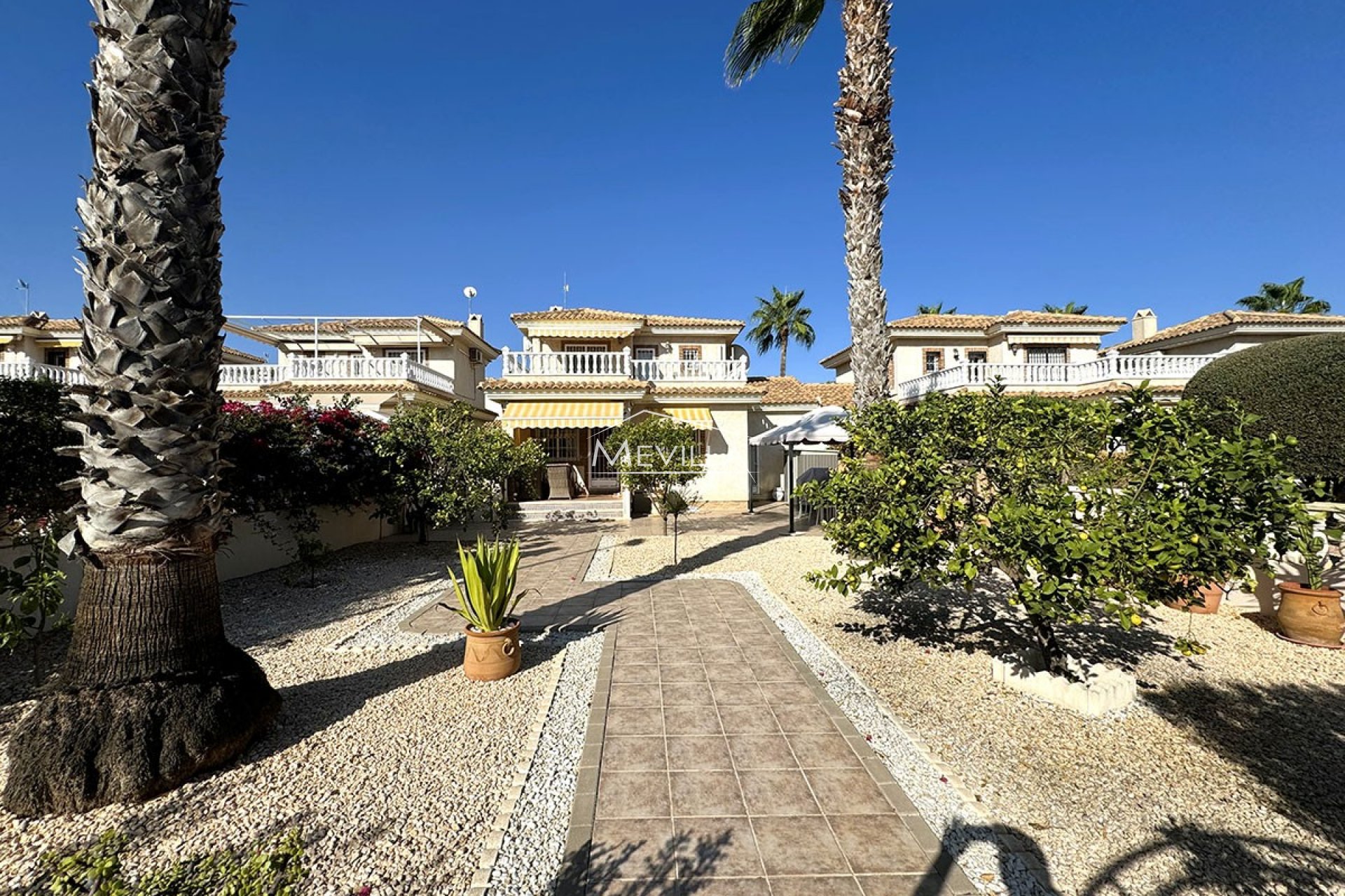 Salg (Resales) - Villa - Orihuela Costa - Villamartin