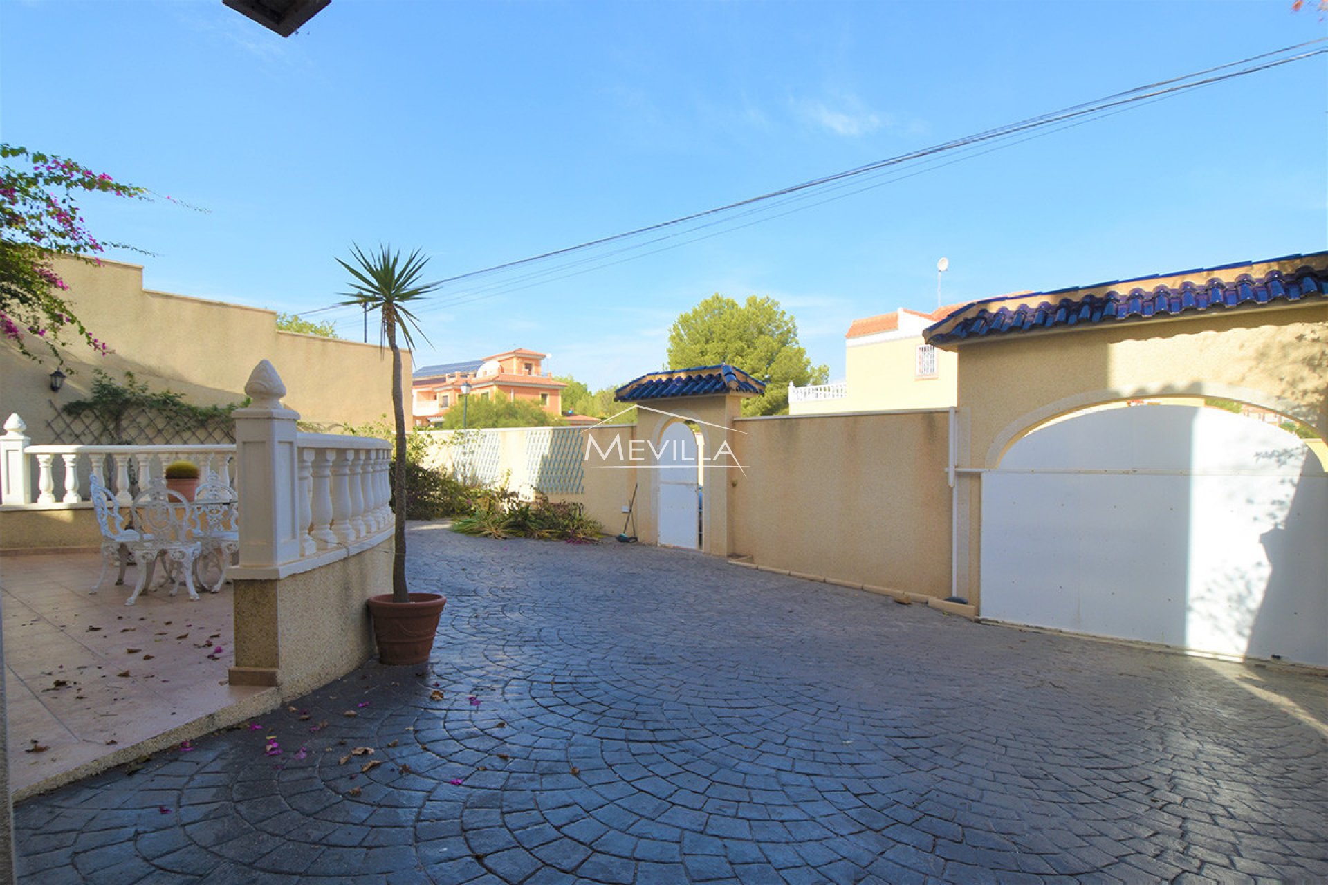 Salg (Resales) - Villa - Orihuela Costa - Villamartin