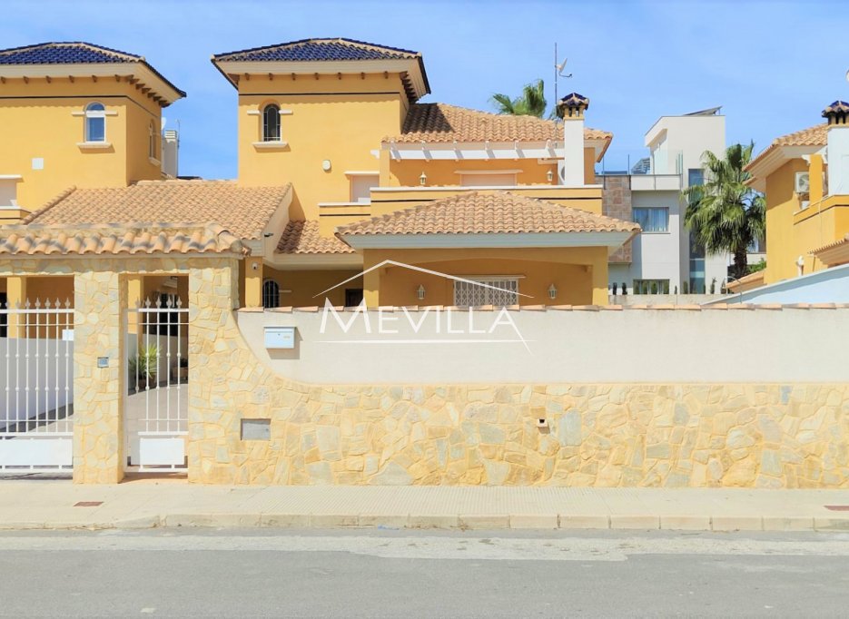 Verkäufe - Villa - Orihuela Costa - La Zenia