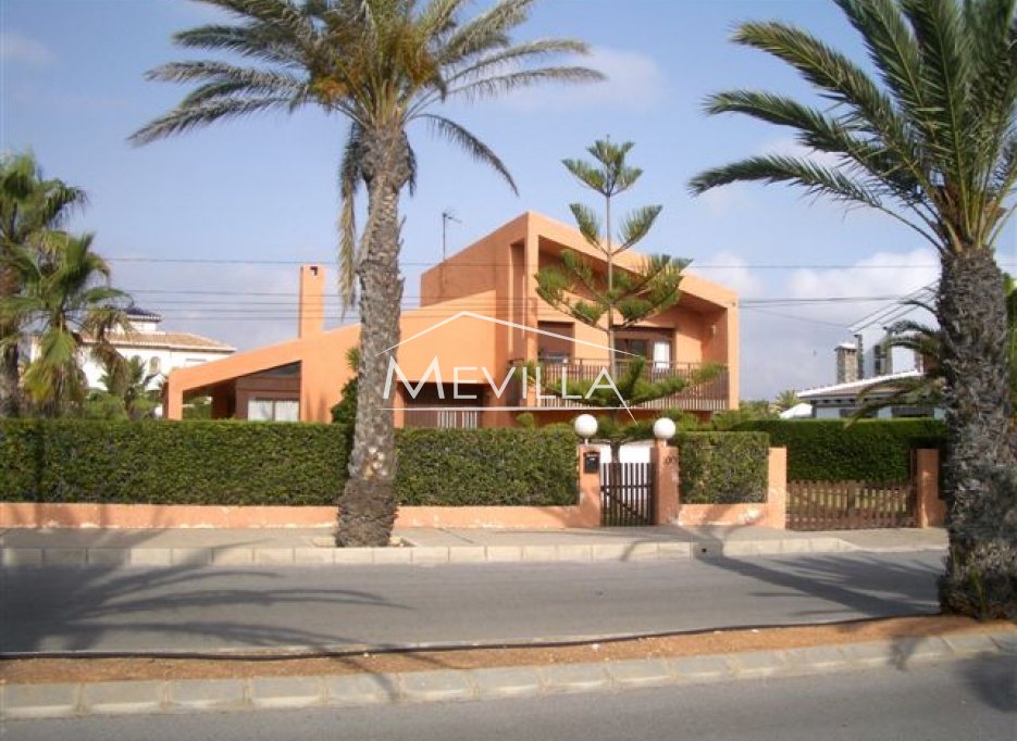 Villa med havutsikt i Cabo Roig til salgs