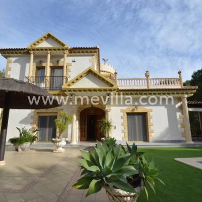Außergewöhnliche Luxusvilla zum Verkauf in Campoamor, Orihuela Costa