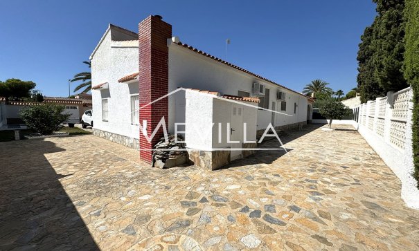 Salg (Resales) - Villa - Orihuela Costa - La Zenia