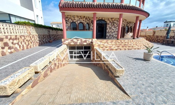 Reventas - Chalet / Villa - Orihuela Costa - La Zenia